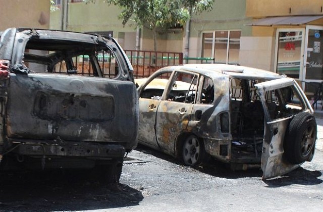 Нова вълна палежи на коли в София