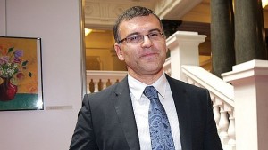 Дянков срещу плоския данък иска прогресивно подоходно облагане в бъдеще