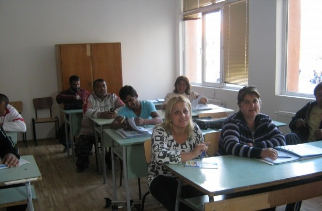 Крум Милев: ОУ Неофит Рилски трябва само да плати стипендиите, по проекта Нов шанс за успех