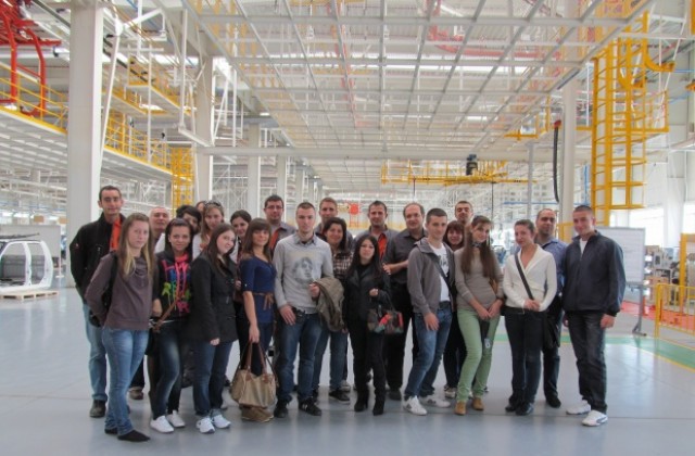 Русенски студенти посетиха  „Литекс Моторс – Греат Уол“ – Ловеч