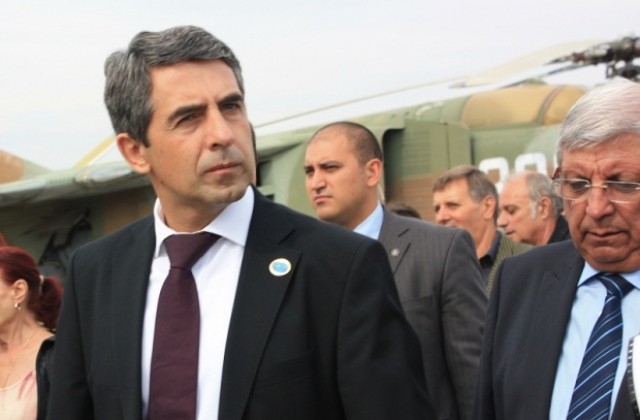 Нито стъпка назад за реформите в армията, категоричен е Аню Ангелов, президентът го подкрепи