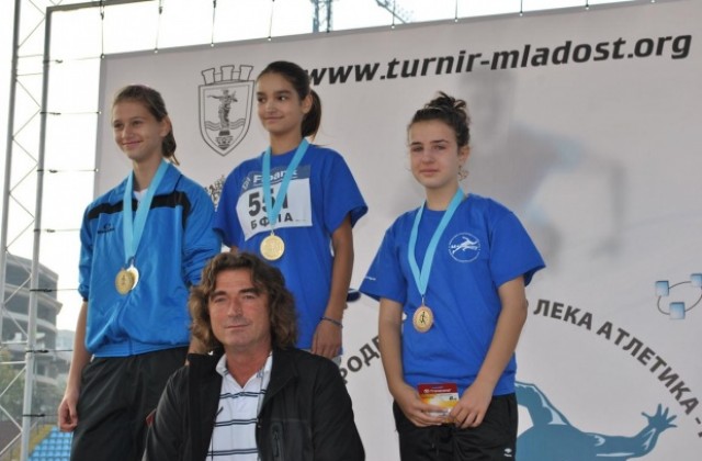 Победители в спортния турнир Младост