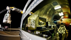 Феликс Баумгартнер ще направи втори опит да скочи от ръба