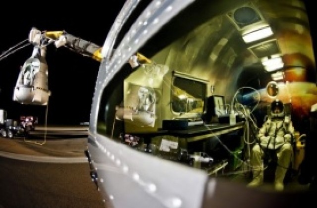 ВИДЕО: Феликс Баумгартнер скочи успешно от ръба на Космоса