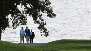 Обама затворен в голф курорт готви се за дебата