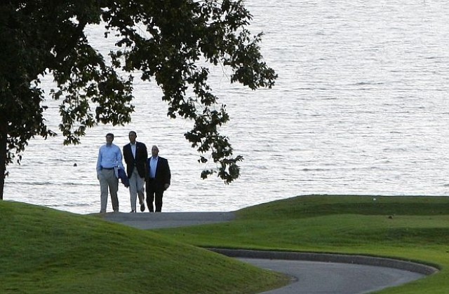 Обама затворен в голф курорт, готви се за дебата