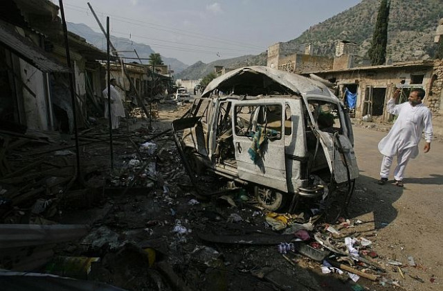 Над 100 бойци нападнаха полицейски участък в Пакистан