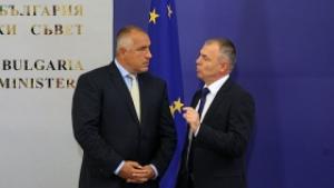 Борисов връчи договори за дистанционно обучение в университети