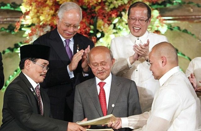 Филипинското правителство и мюсюлманските бунтовници подписаха мирен договор