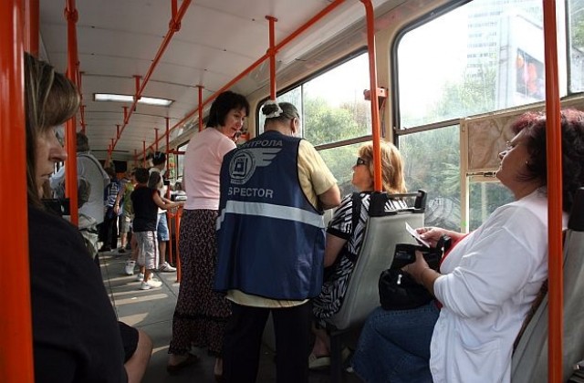 Картите за малки деца в градския транспорт в София не са задължителни