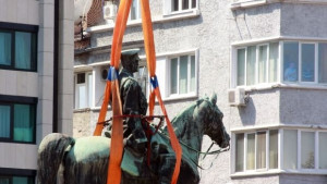 Ремонтът на паметника на Цар Освободител се движи в срок