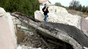 Свлачището край Кранево продължава да се движи коли остават блокирани