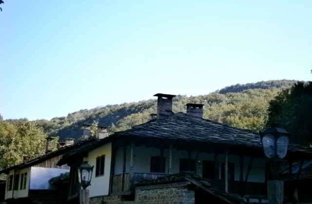 Слънчево и топло