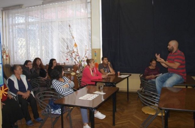 Запознаха роми с проекта „И аз имам семейство”