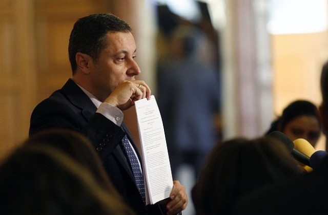 Яне Янев иска разсекретяване на дела, свързани с корупция в енергетиката