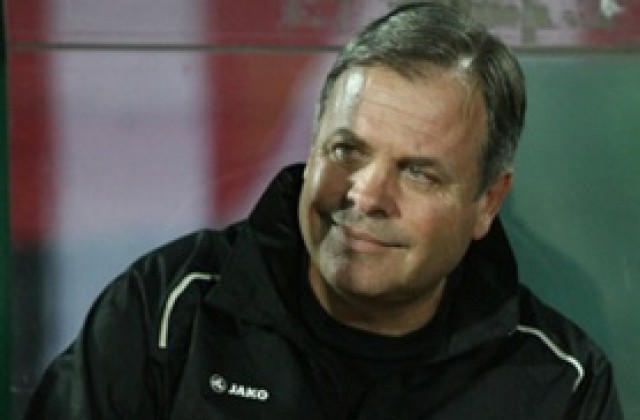 Официално: Стефан Генов подписа договора си с Локо Пловдив