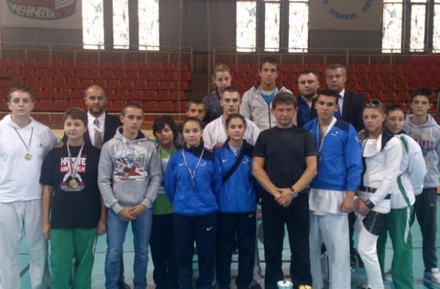 Петромакс се върнаха от Добрич с 9 златни медала