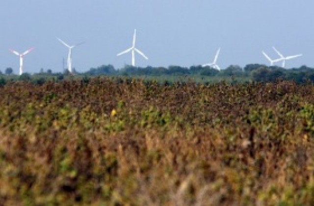 Добрев: Честно е ВЕИ производителите да плащат разходите за присъединяване към мрежата