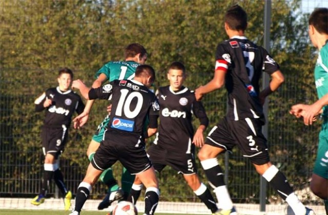 Юношите от набор 1997 г. паднаха с 1:3 от школата на Хаджи