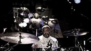 Световната звезда на барабаните Пуджи Бел ще свири във Варна