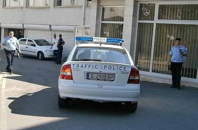 Иззеха 200 000 долара от сарафи