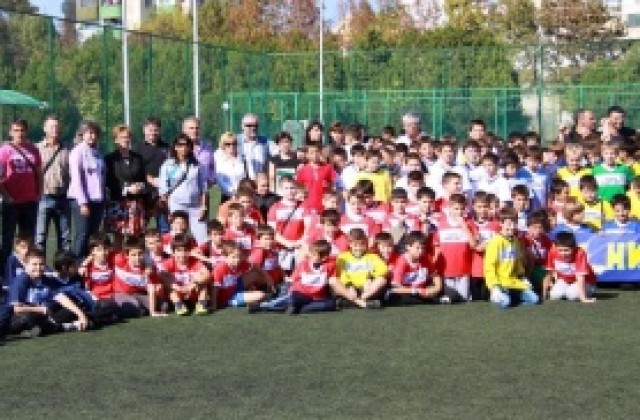 СНИМКИ: Детски футболни емоции завладяха Бургас