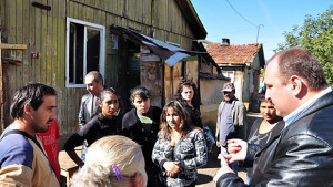 Извеждат ромите от ул Райна Княгиня до две седмици