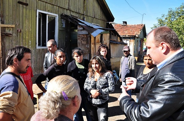 Извеждат ромите от ул. „Райна Княгиня до две седмици