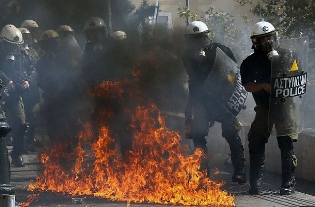 Протестите в Гърция отнеха живота на един човек