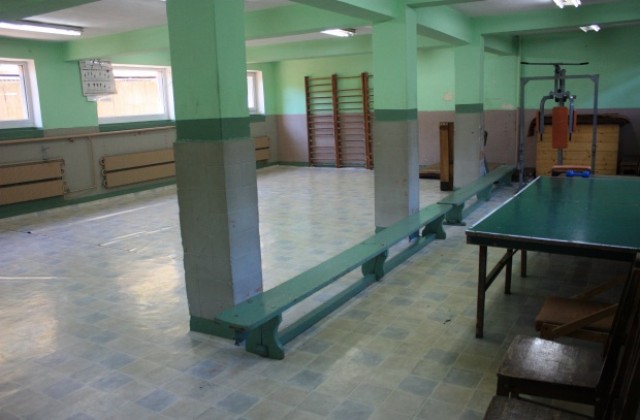 Свалят наполовина местните данъци на пловдивските училища