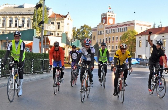 200 км пътуват днес велосипедисти в поход на Обороти