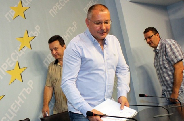 Станишев призова Борисов да си изясни тезата за референдума