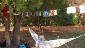 Хамак парти заформиха в градинката край Асеневци
