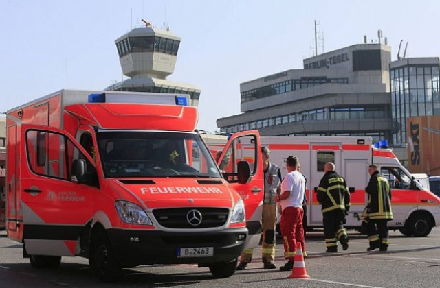 Петдесет души се отровиха с токсични изпарения на летище в Берлин