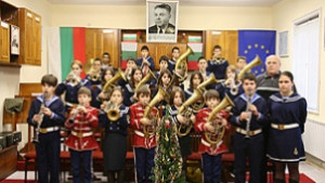 Ръководителят на детския хор в Дългопол номиниран за престижна награда