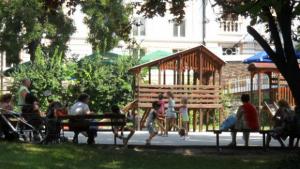 Родители от Стара Загора на протест пред общината