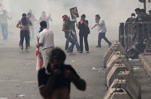 Четирима души загинаха при сблъсъци в Ливан, страната е в критично състояние