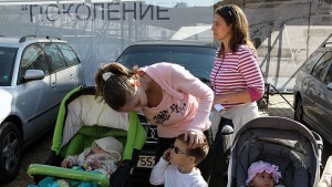 Родители протестираха срещу политиката за подпомагане на семействата с деца