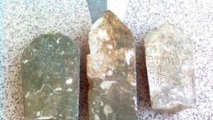 Откриха надгробни паметници в нерегламентирано сметище
