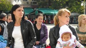 Социална мрежа събра майки на протест