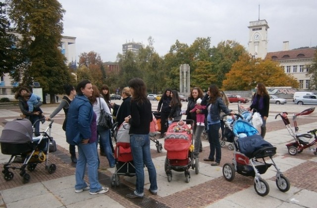 И в Габрово протестираха майки