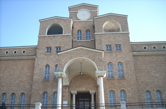 Искат да местят паметника на Свети Патриарх Евтимий