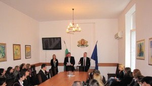 140 души на изпит за юрисконсулти в Областна администрация