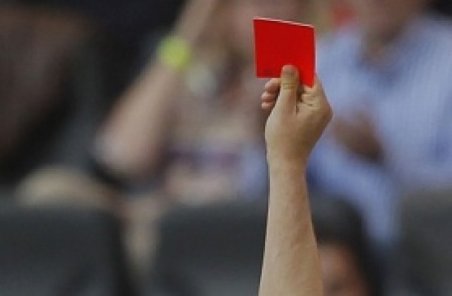 ВИДЕО: Рефер в Парагвай вдигна 36 червени картона в мач между юноши
