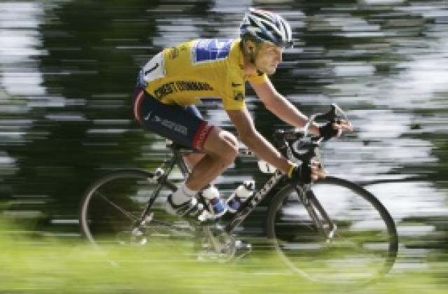 Застрахователна компания съди Ланс Армстронг за 7,5 милиона