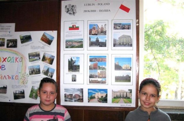 Ученици от СОУИван Вазов представят България в Полша