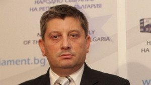 Енергийната комисия в НС прие два идентични въпроса за референдума
