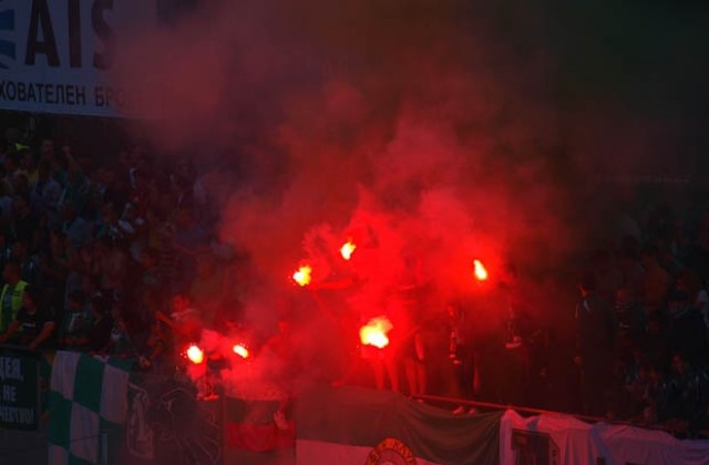 Трима футболни хулигани с глоби: за хвърлена бутилка – 500 лв., за факла – 250 и 350 лв.