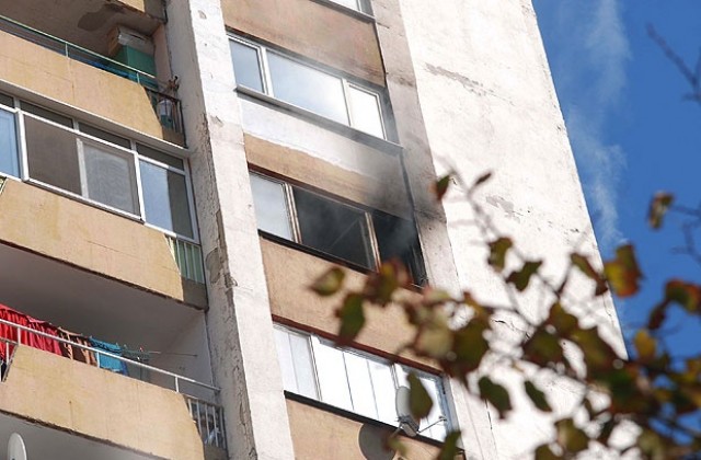 Евакуираха блок в столицата заради пожар