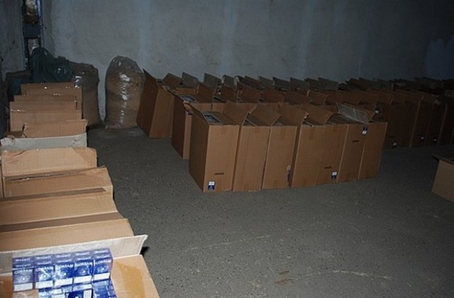 Сливенски антимафиоти  разкриха склад за нелегални цигари
